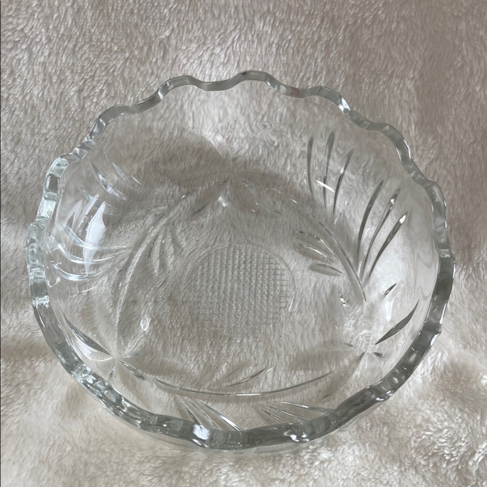 Clear Glass Scalloped Serving Bowl / Trinket Dish - Transparent